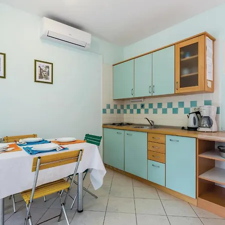 1 Bedroom Stunning In * Mošćenička Draga