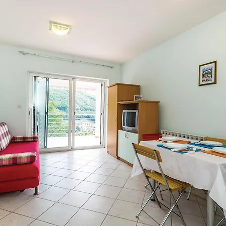 Apartman 1 Bedroom Stunning In Mošćenička Draga