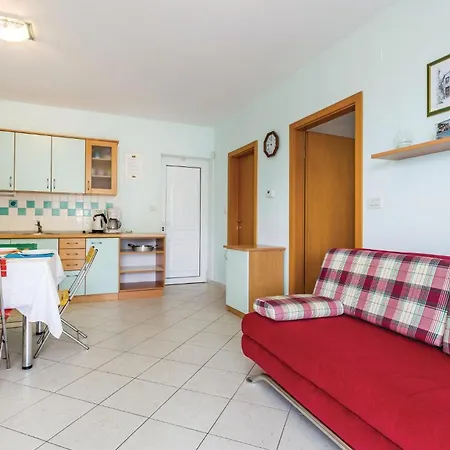 1 Bedroom Stunning In Mošćenička Draga